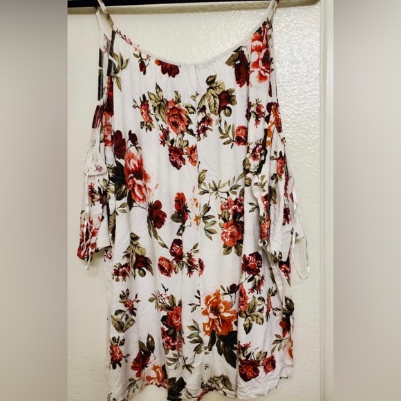 Open Shoulder Top, floral pattern, Ambiance - Picture 3 of 3